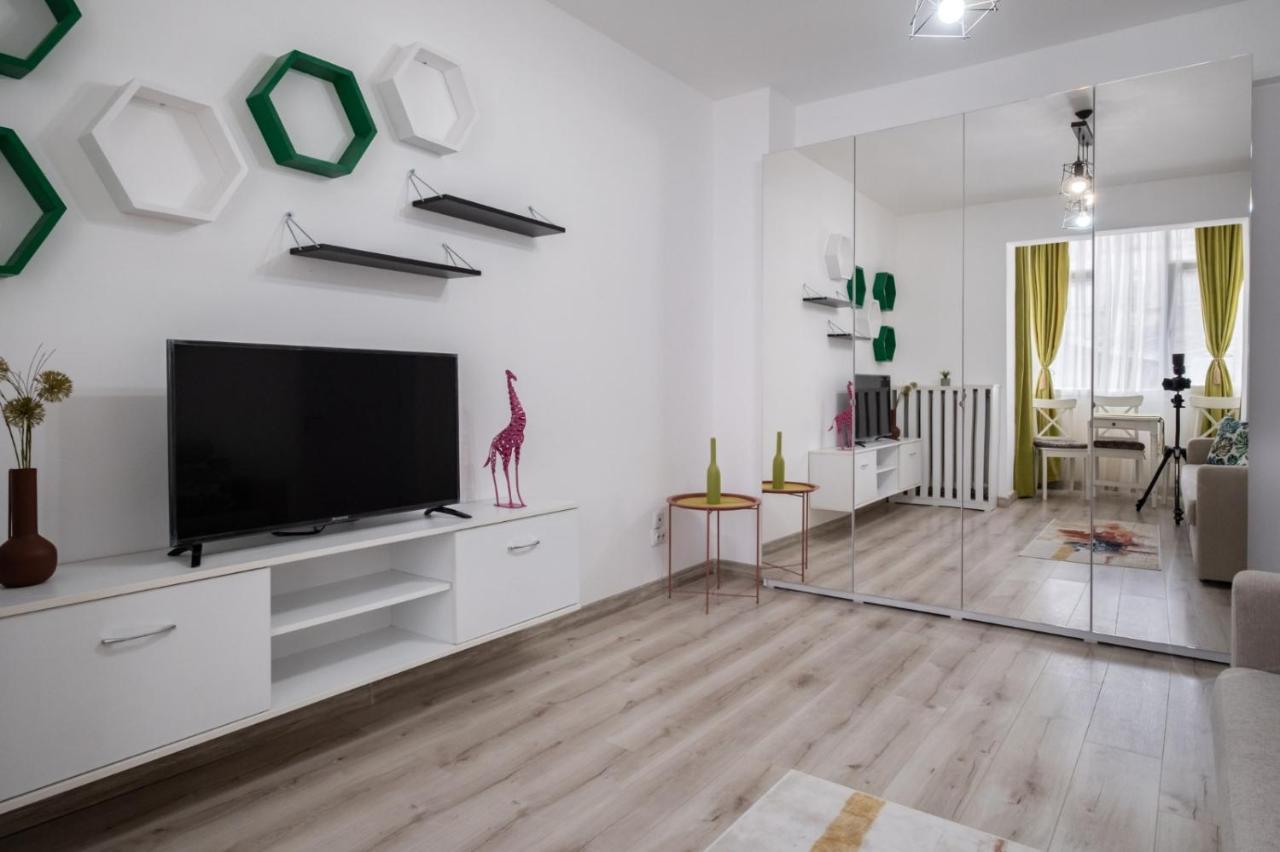 Laroka House Cosy And Modern Apartment Universitate-City Centre Bucureşti Ngoại thất bức ảnh